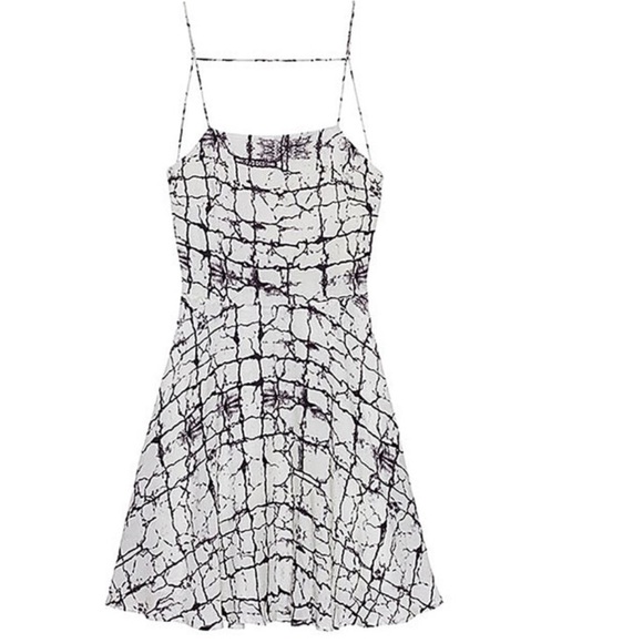 Olive Oak Marbled Open Back Dress - Picture 2 of 7